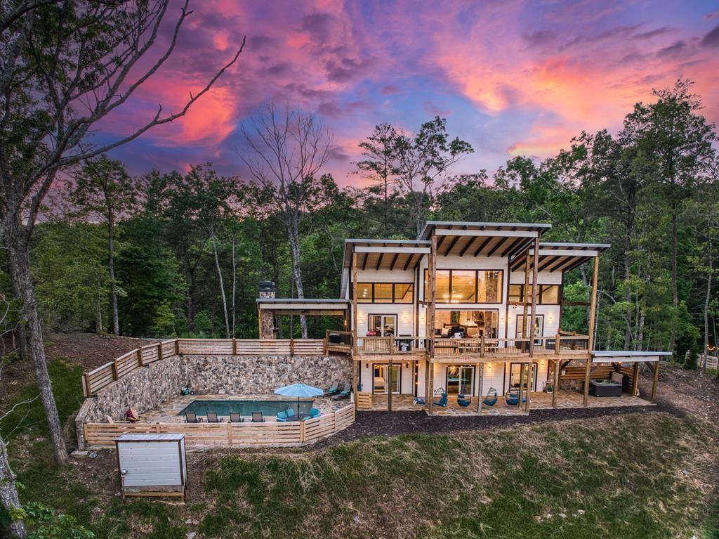 150 Oak Hill Dr., Mineral Bluff, GA 30559