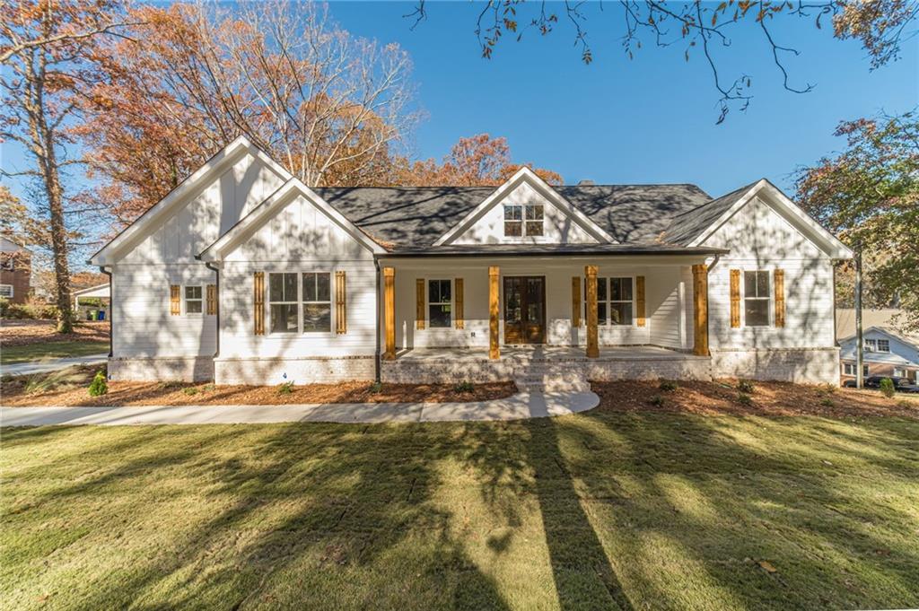 327 Pine Cir., Monroe, GA 30655