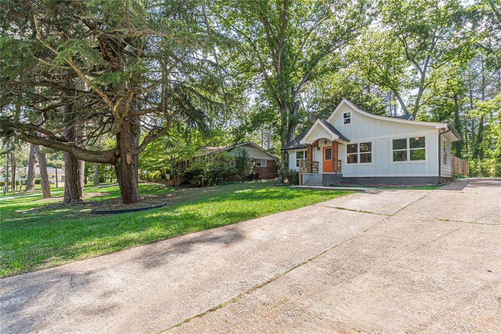 3275 Dodson Dr., East Point, GA 30344