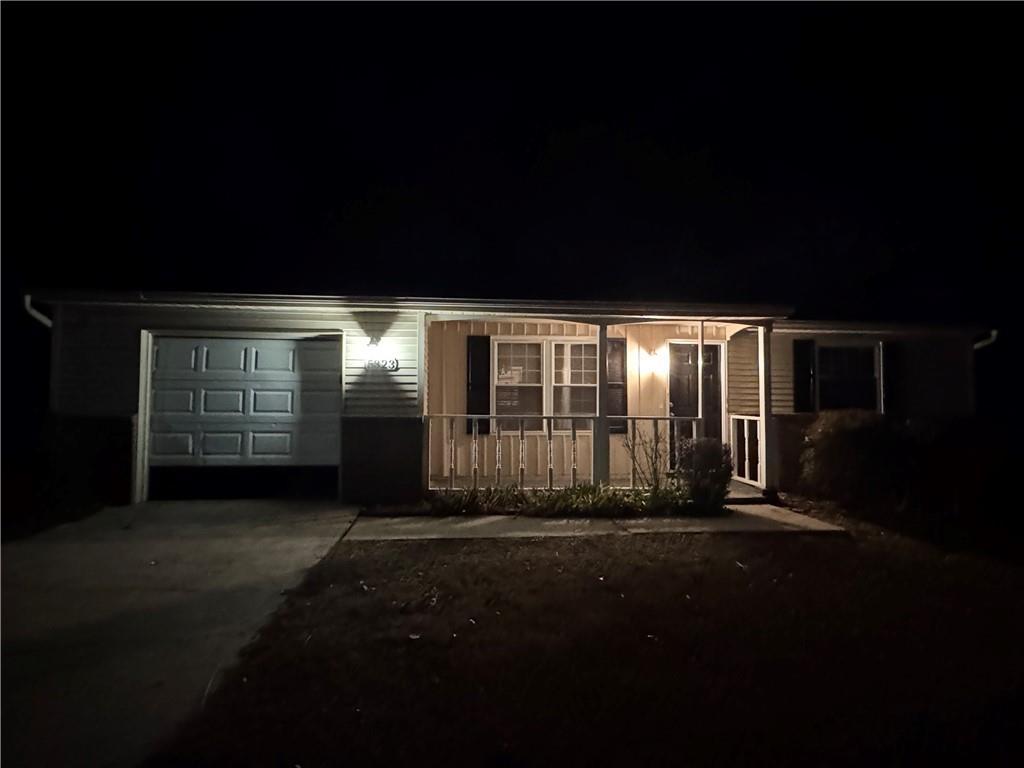5323 Tracey Dr., Stone Mountain, GA 30088