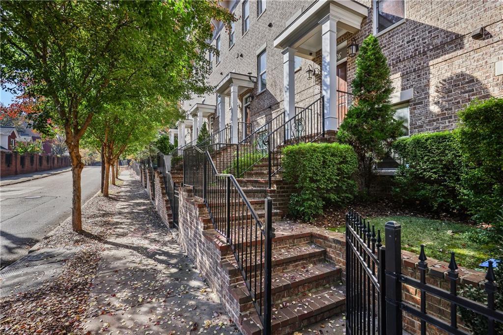 336 Brownstones Cir., Atlanta, GA 30312