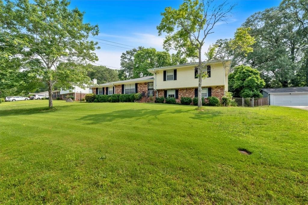 115 Creek Cir., Stockbridge, GA 30281