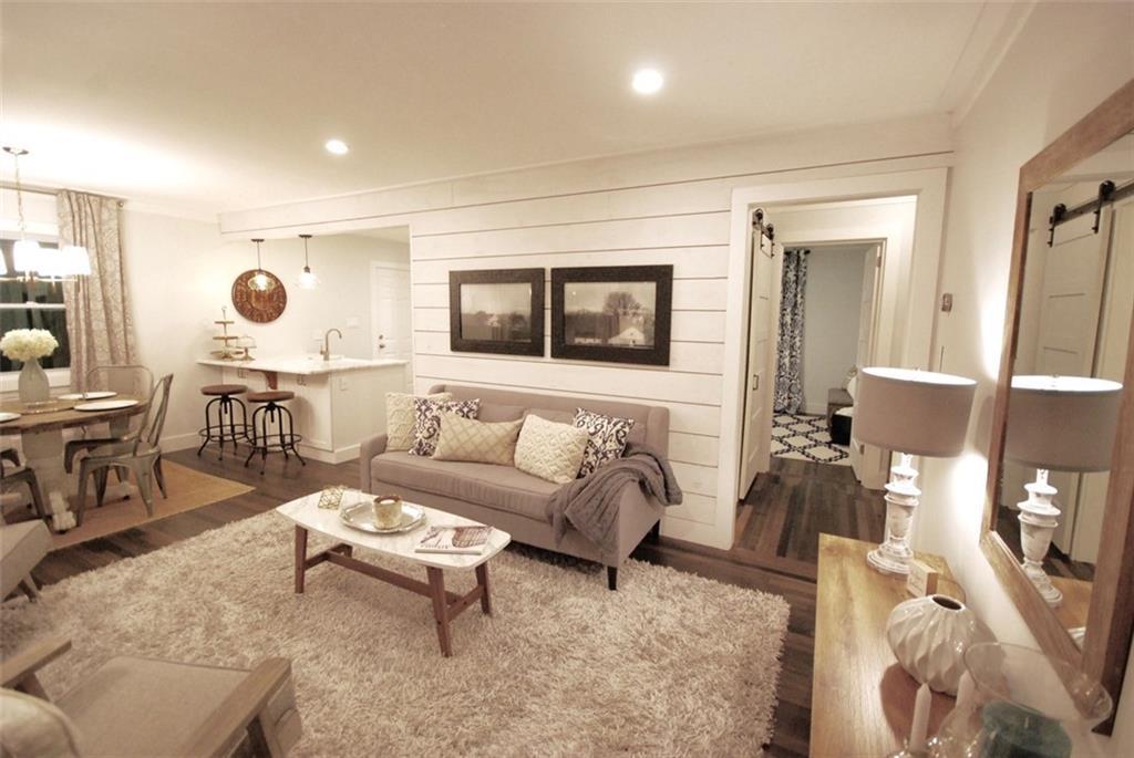 911 Lake Ct., Smyrna, GA 30082