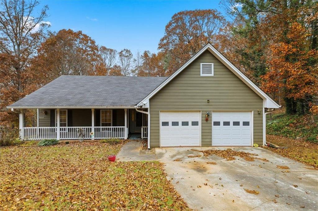 5784 Shoal Creek Dr., Douglasville, GA 30135