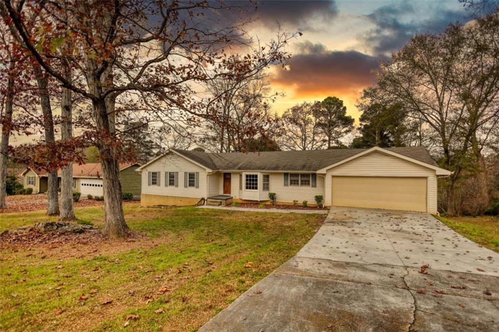 2289 Amberbrook Dr., Conyers, GA 30094