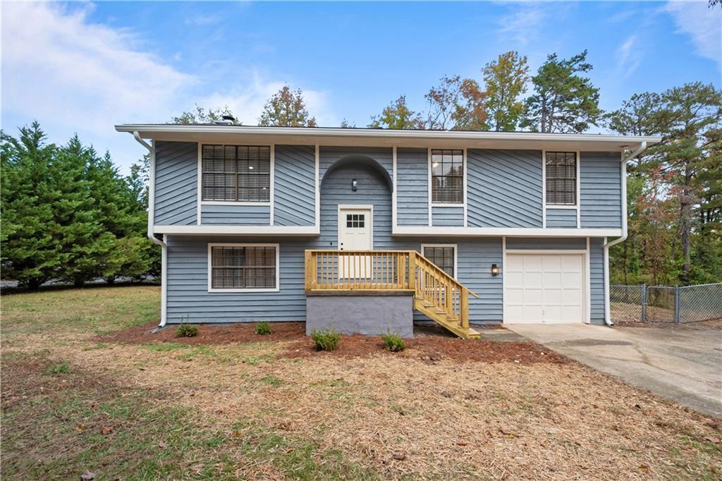 2432 Mistletoe Ln., Snellville, GA 30039