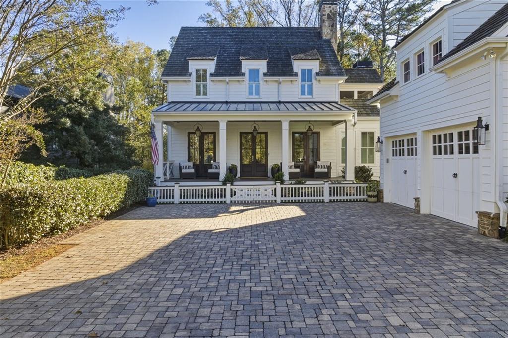 82 Wood Pl., Roswell, GA 30075