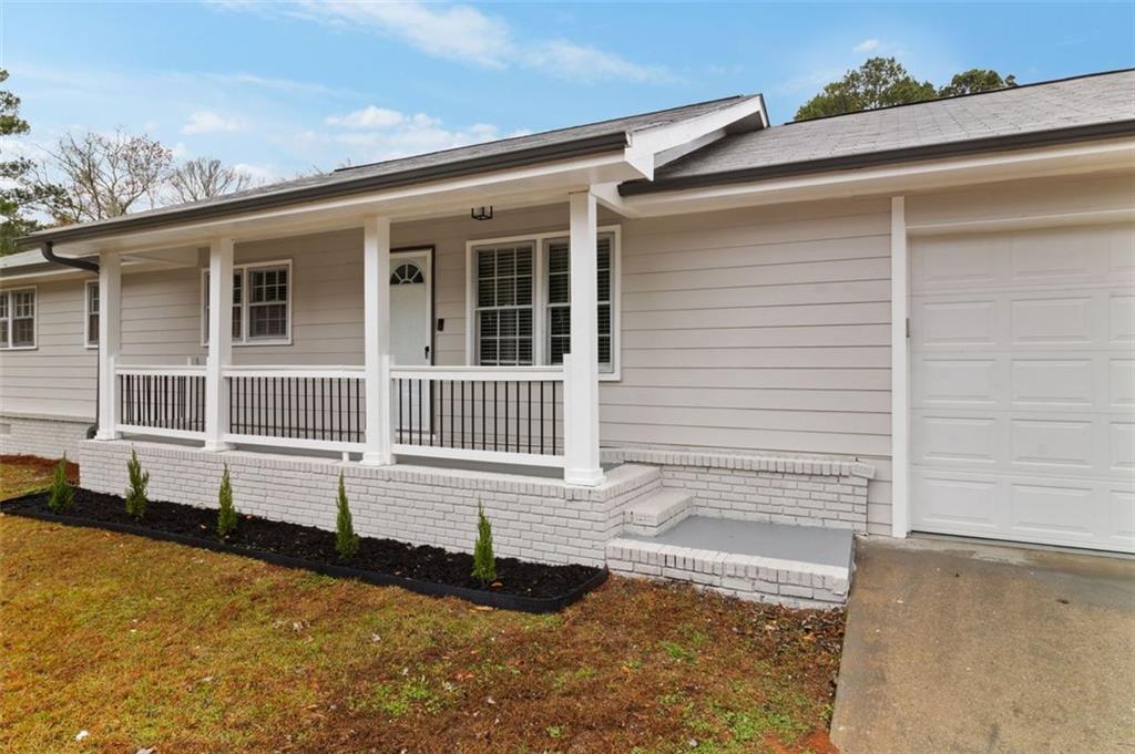 6896 Laurelwood Dr., Douglasville, GA 30135