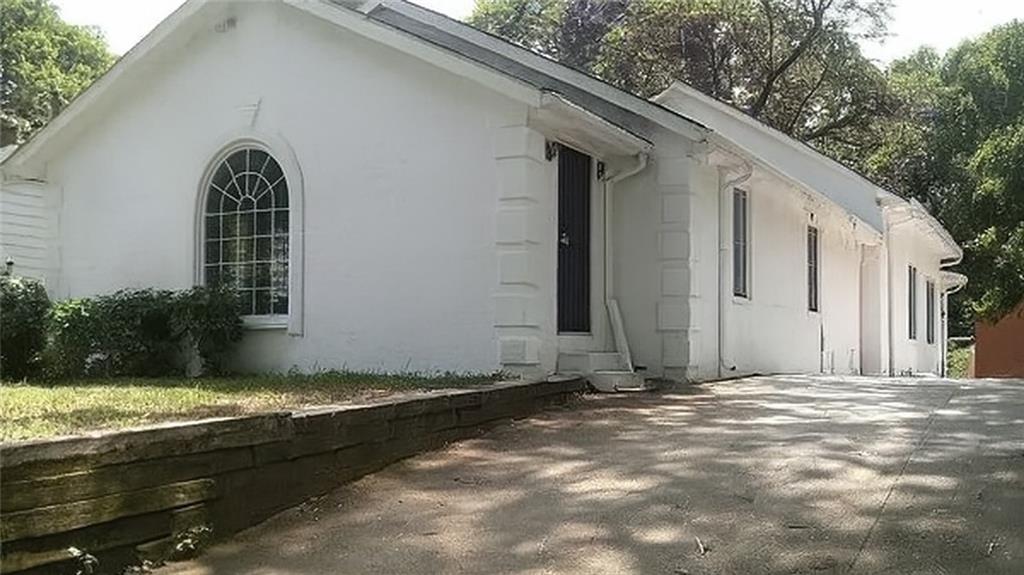 2332 Saint James Dr., Atlanta, GA 30318