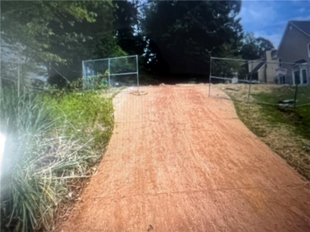 606 Shadow Oaks Dr., Stone Mountain, GA 30087