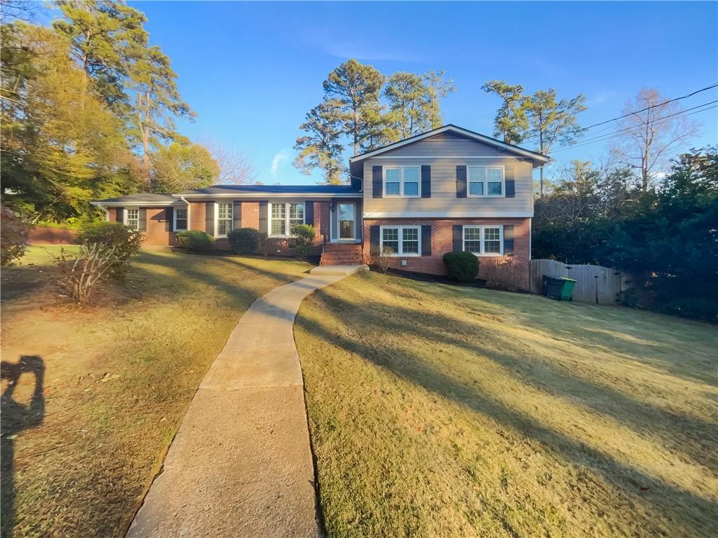 9925 La View Cir., Roswell, GA 30075