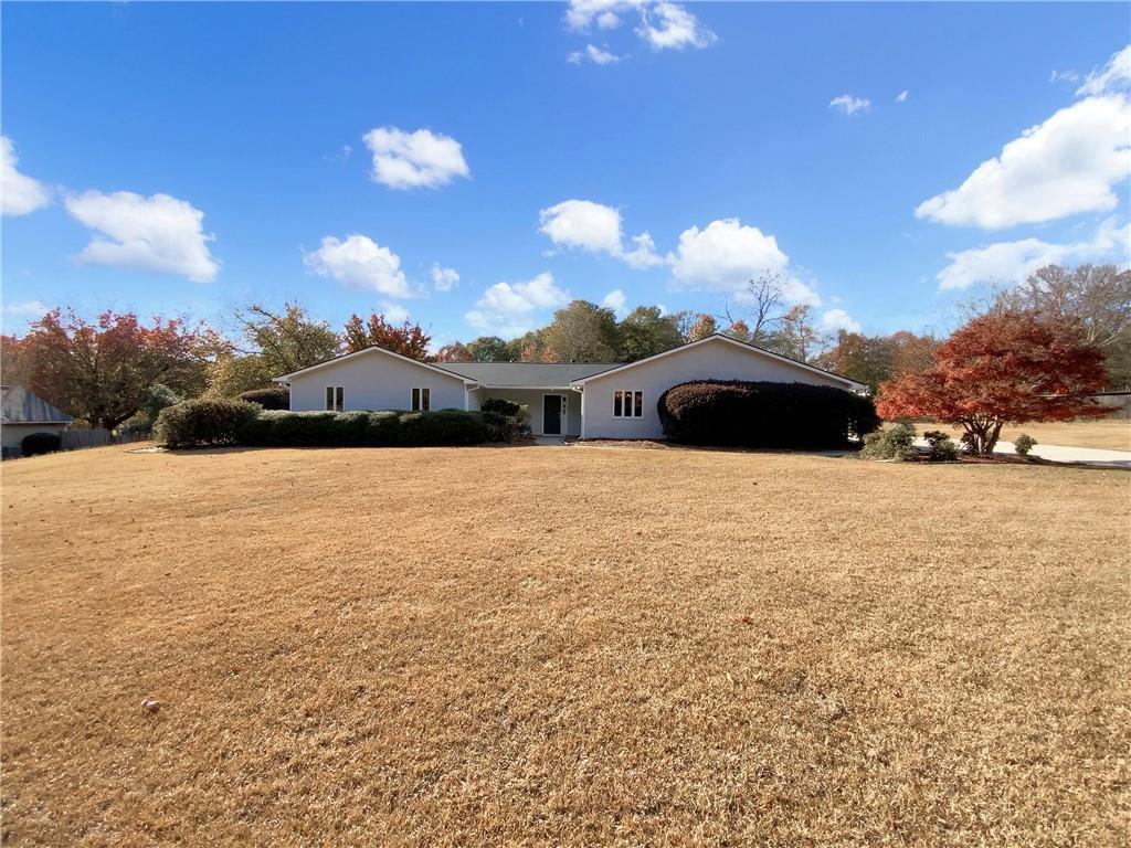 110 Spring Creek Ct., Fayetteville, GA 30215