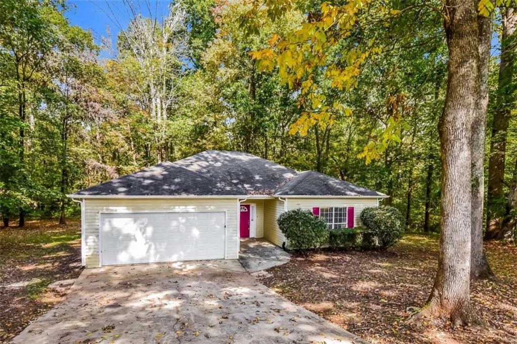 3949 Tyler Ct., Ellenwood, GA 30294