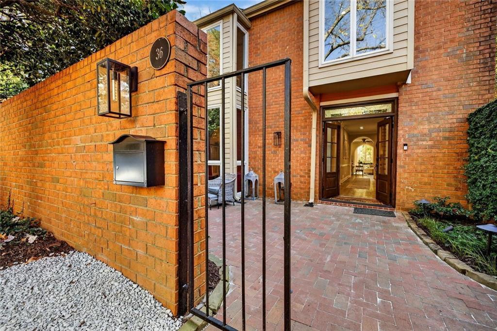 36 Willow Glen, Atlanta, GA 30342