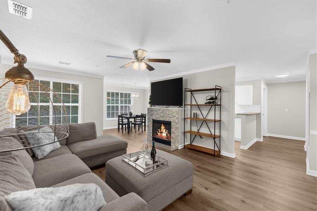 123 Streamside Dr., Roswell, GA 30076