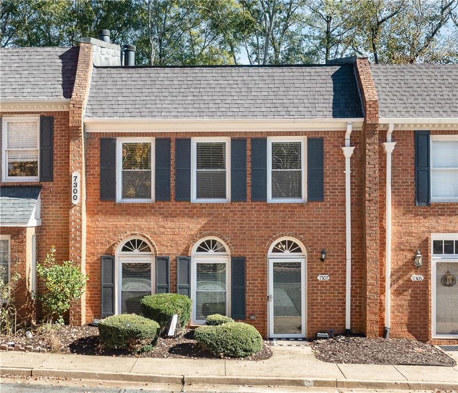 7307 Saint Charles Sq. #B5, Roswell, GA 30075