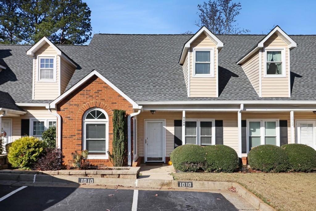 1010 Sasha Ln., Roswell, GA 30075