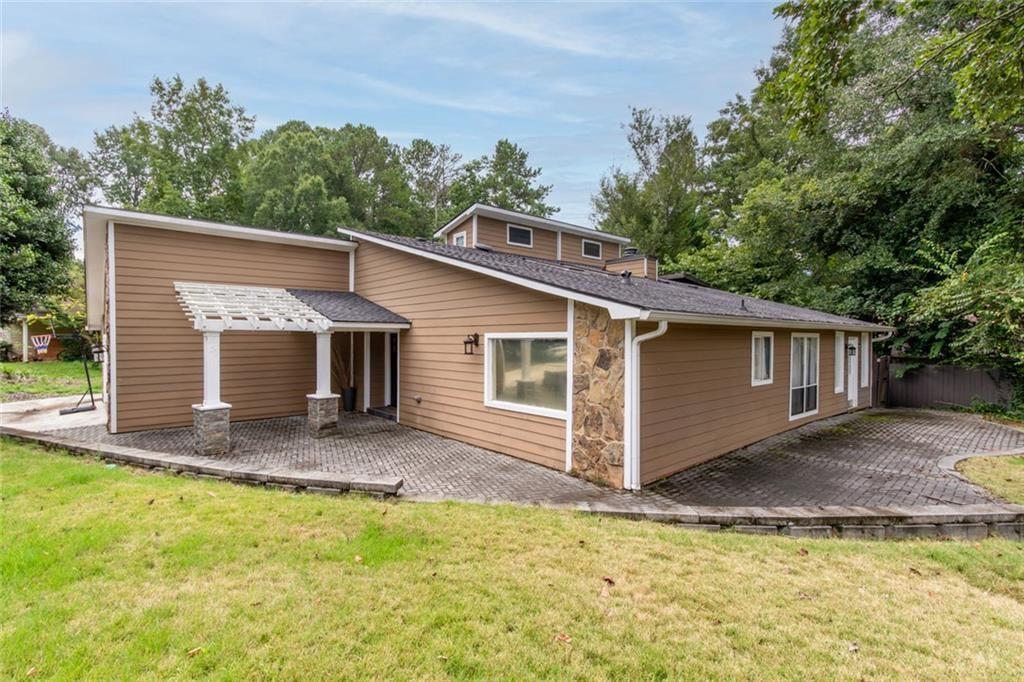 1050 Terramont Dr., Roswell, GA 30076