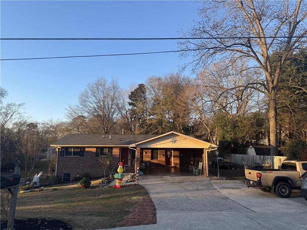 302 Holly Ln., Gainesville, GA 30501