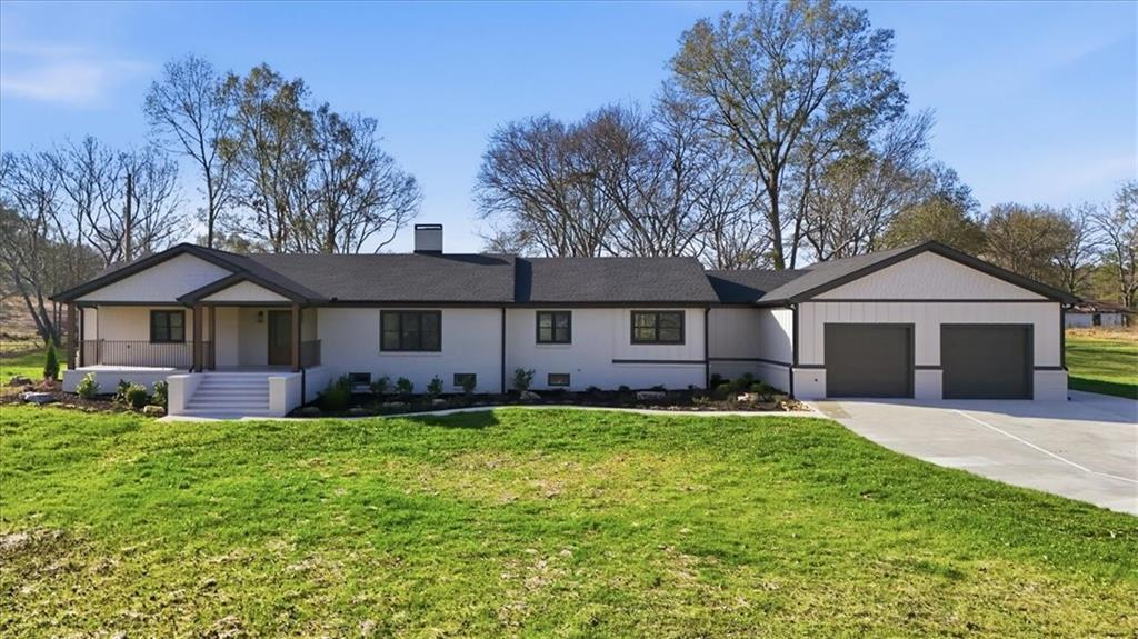 32 Church St., Taylorsville, GA 30178