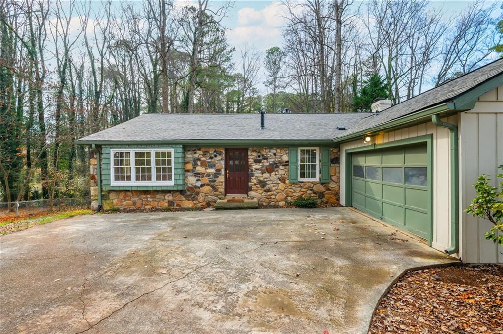 35 Simpson Dr., Kennesaw, GA 30144