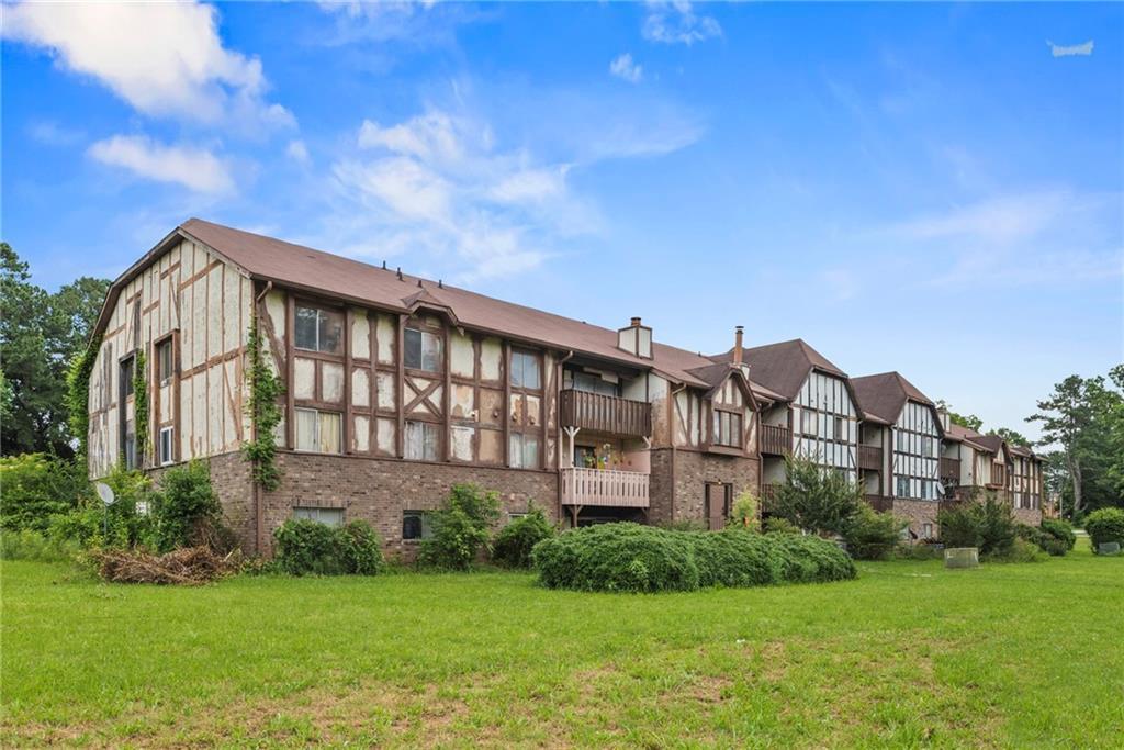 124 Camelot Dr., Atlanta, GA 30349