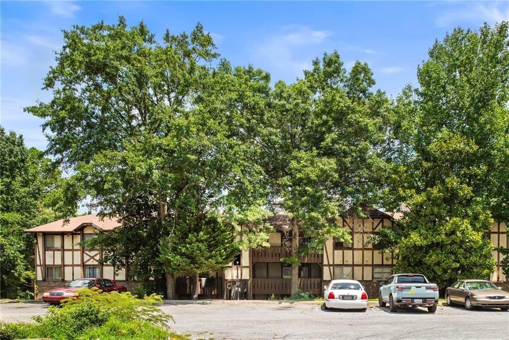 1308 Camelot Dr., Atlanta, GA 30349