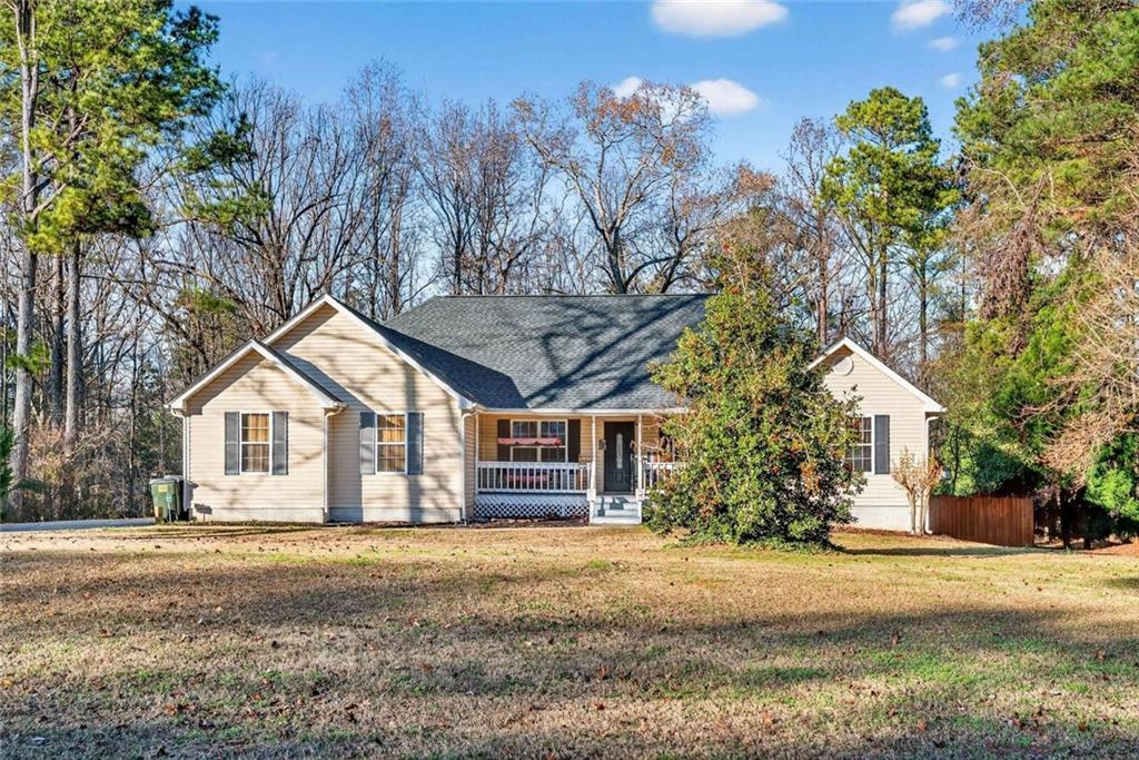 408 Strathmore Dr., Sharpsburg, GA 30277