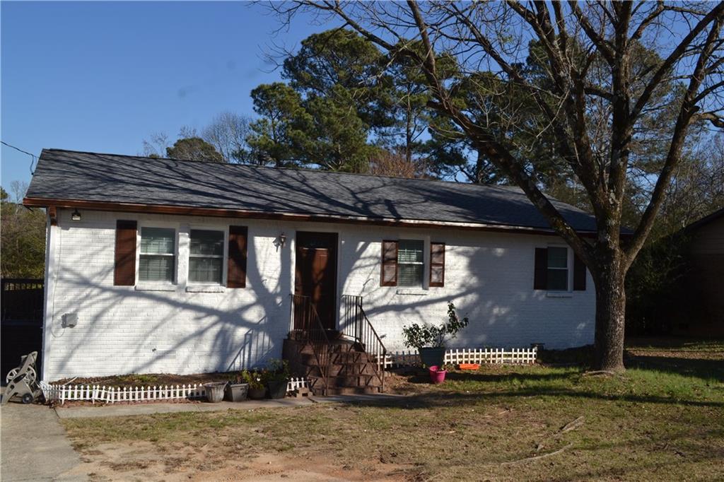 555 Lee Byrd Rd., Loganville, GA 30052