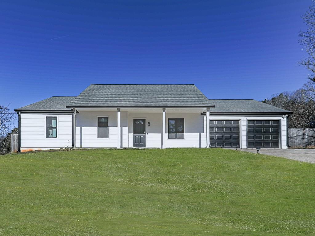 606 Bluff Dr., Woodstock, GA 30188