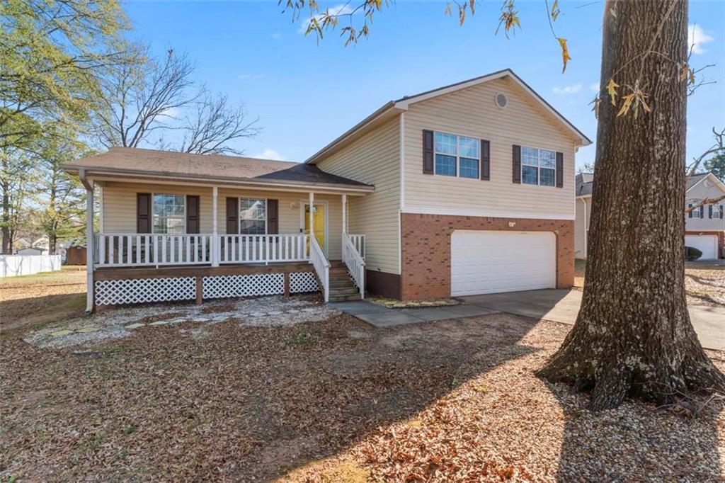 5370 Queen Ester Ct., Ellenwood, GA 30294