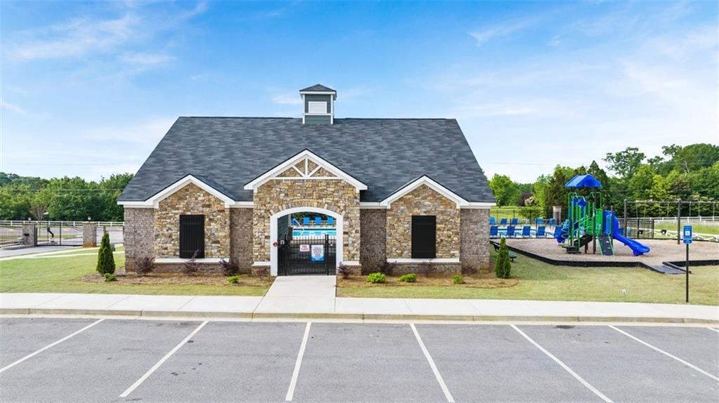 1916 Endress Cir., Hampton, GA 30228