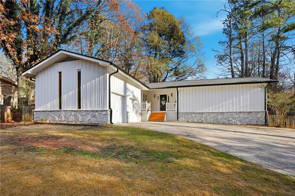 2579 Country Club Dr., Conyers, GA 30013