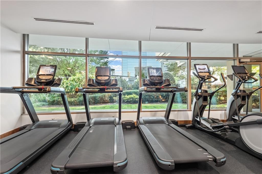 700 Park Regency Pl. #2104, Atlanta, GA 30326