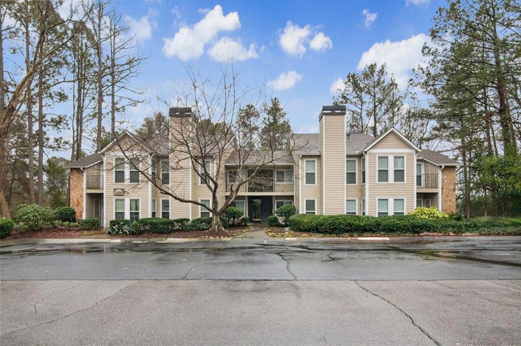 1001 Lake Pointe Cir., Roswell, GA 30075