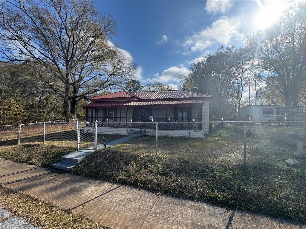 228 Rose Ave., Woodbury, GA 30293