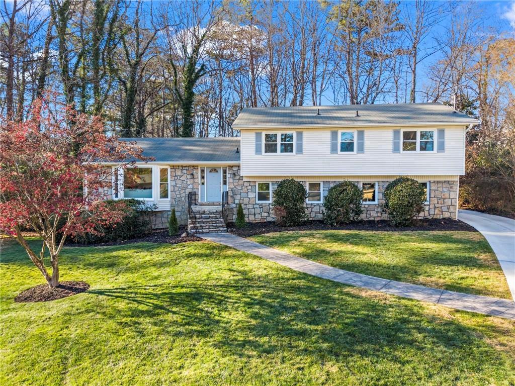 1106 Aurora Ct., Dunwoody, GA 30338