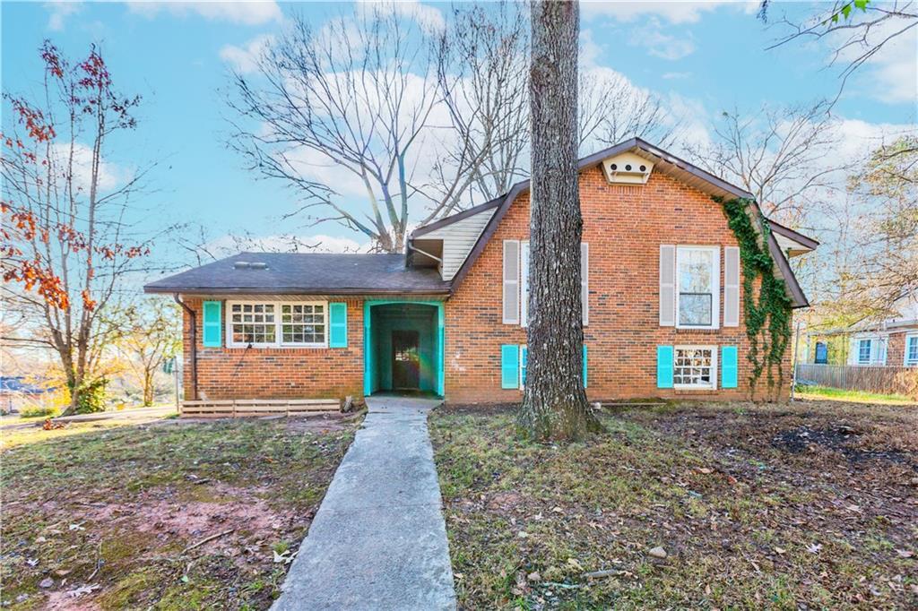 556 Roxbury Dr., Riverdale, GA 30274