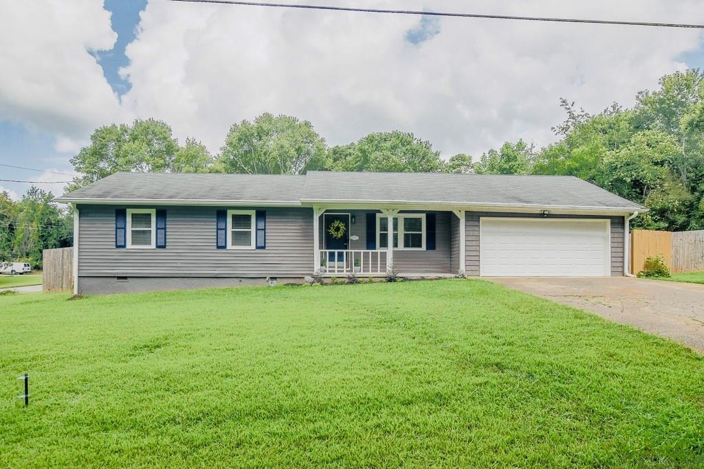 2795 Frank Ln., Douglasville, GA 30135