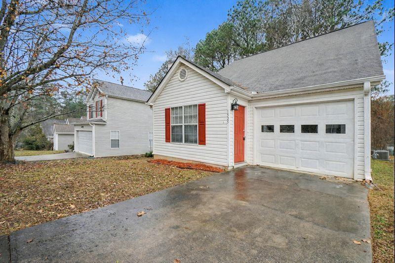 1525 Edgemoor Ln., Douglasville, GA 30134