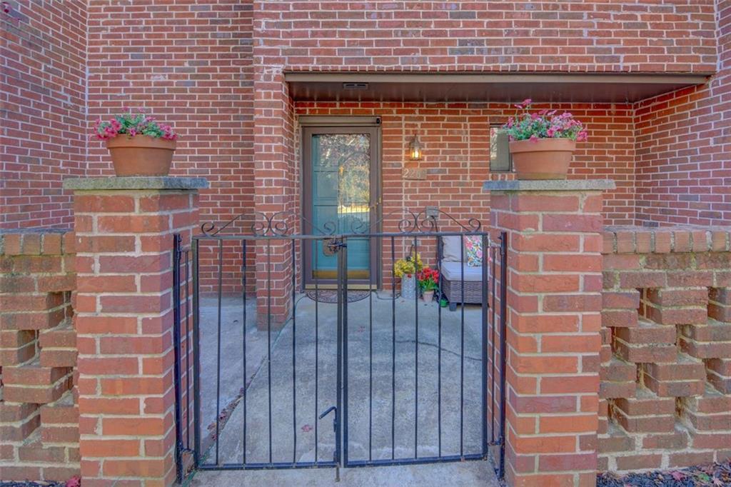 2260 Pernoshal Ct., Dunwoody, GA 30338