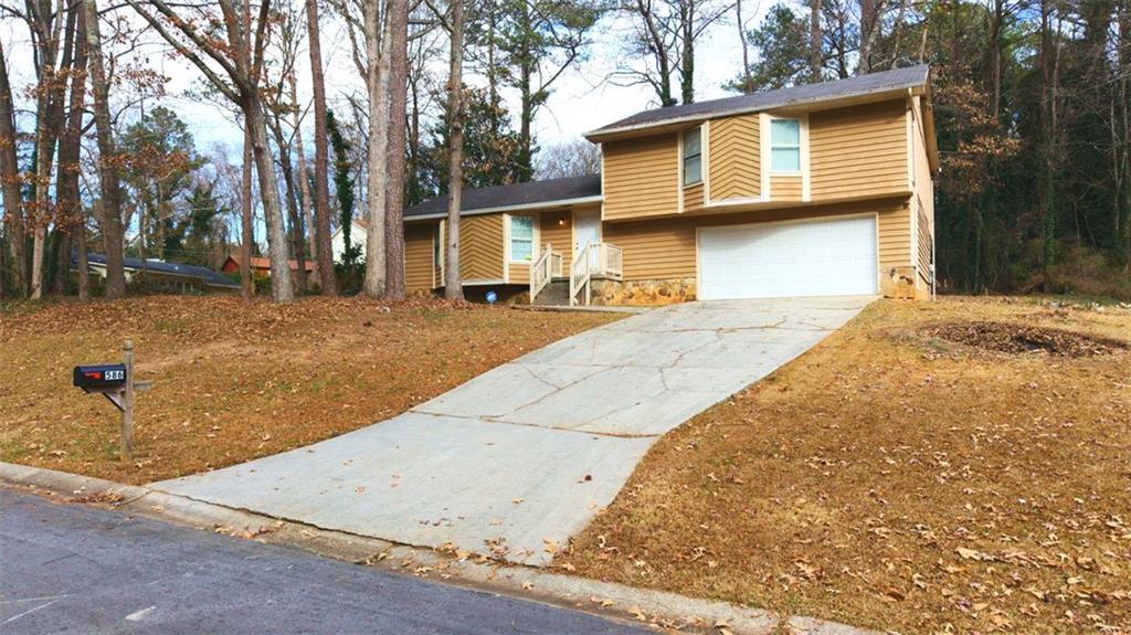 586 Stonehedge Dr., Stone Mountain, GA 30087