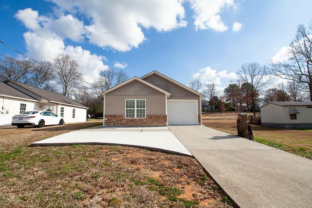 511 Circle Dr., Calhoun, GA 30701