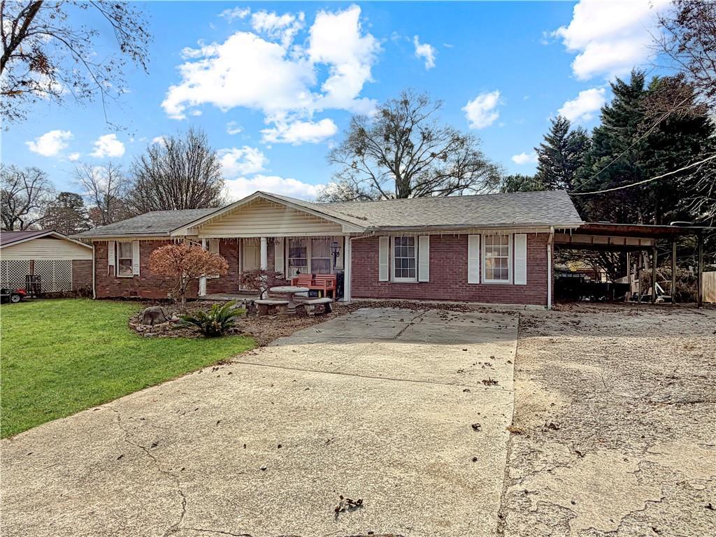 1639 Whiting Dr., Gainesville, GA 30504