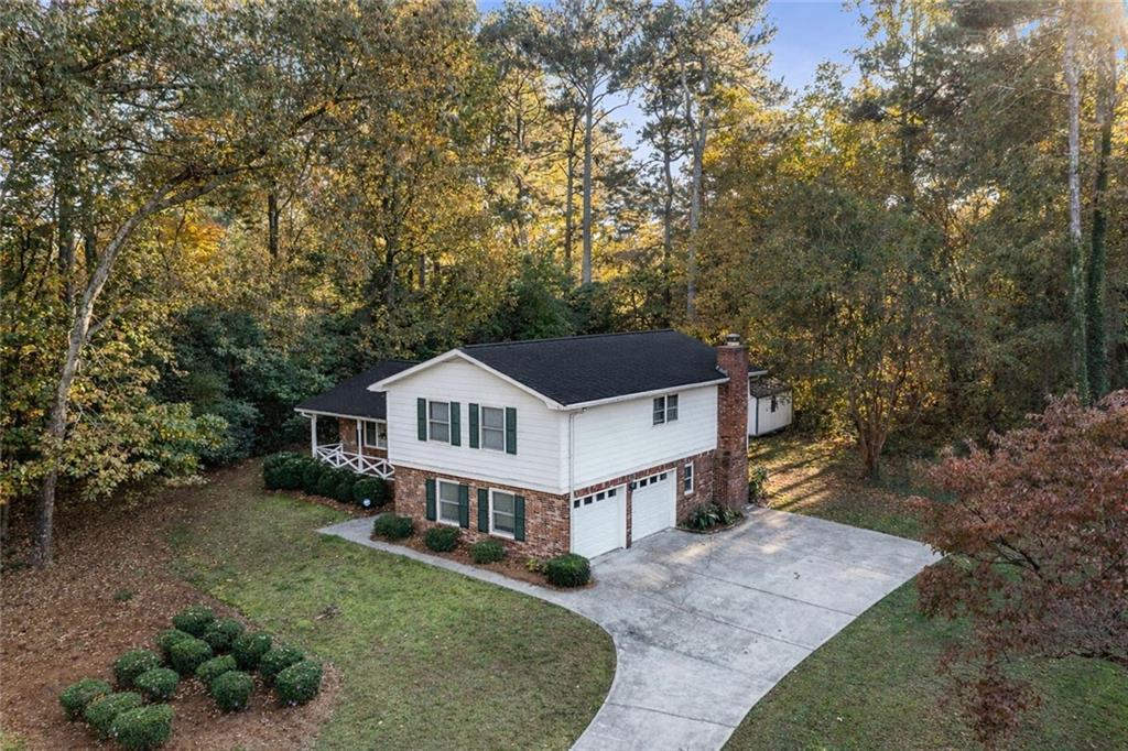 2252 Valley Creek Cir., Snellville, GA 30078