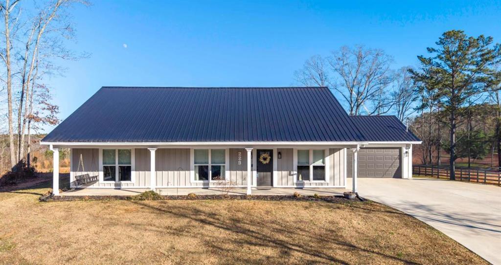 229 Almon Ave., Tallapoosa, GA 30176