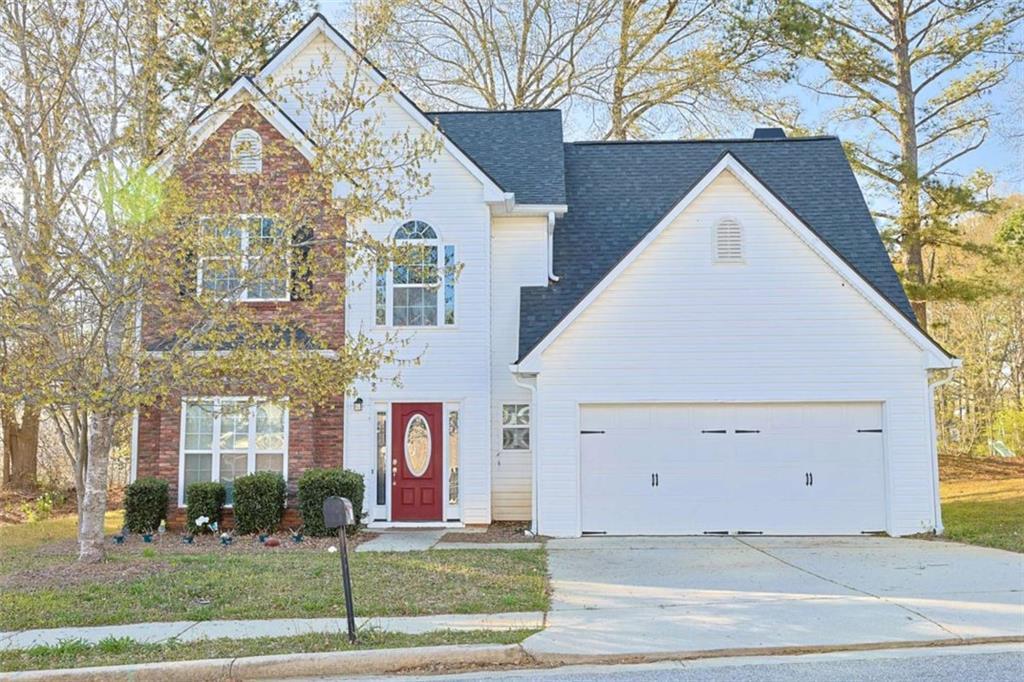 910 Lakeside Ct., Loganville, GA 30052