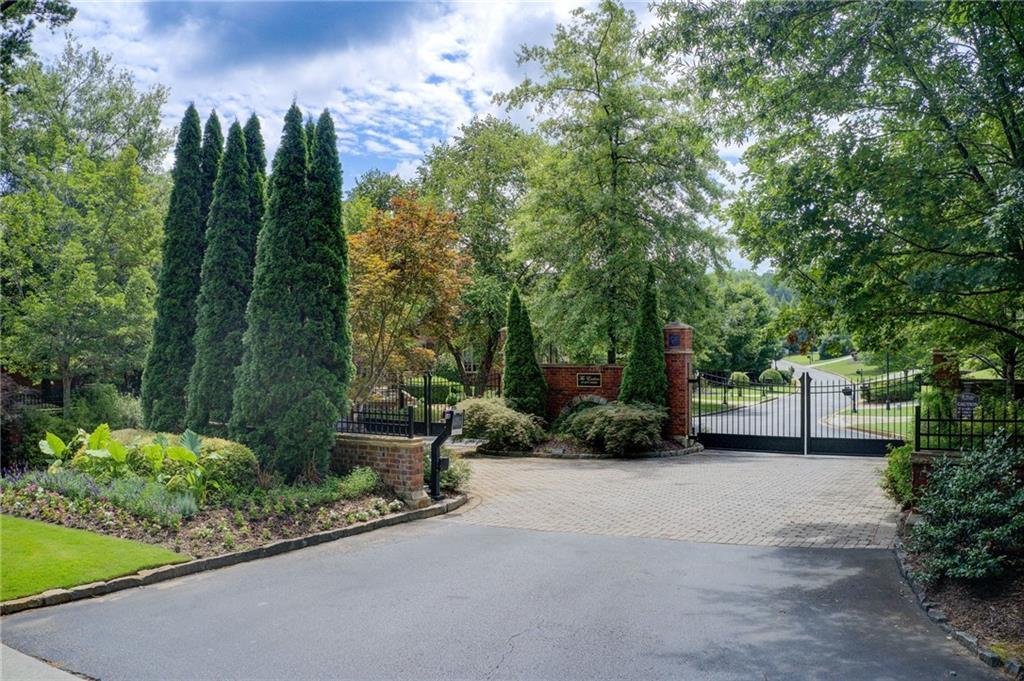 3869 Teesdale Ct., Sandy Springs, GA 30350