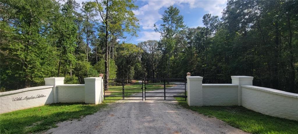 22 Vineyard Rd., Dallas, GA 30132