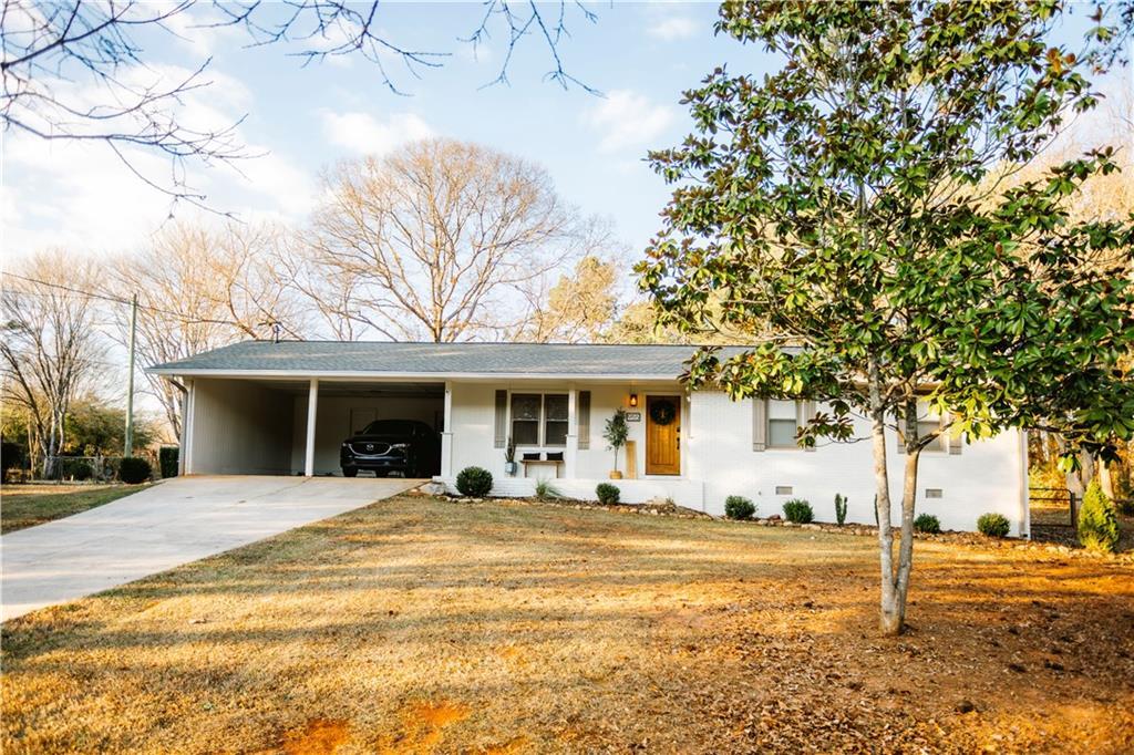 955 Victoria Ln., Oxford, GA 30054